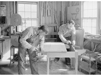 Men working in labor trade
